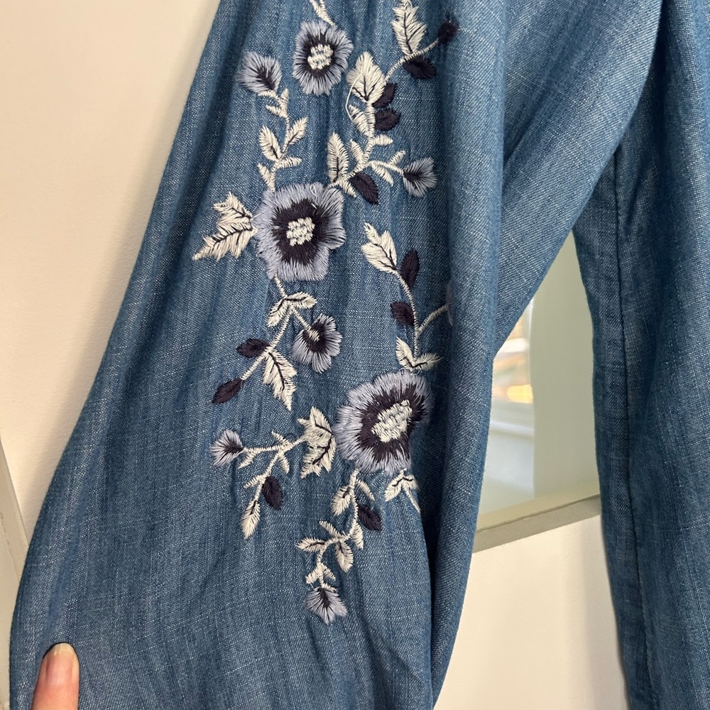 Women's Blue Embroidered Top - Picture 2 of 6